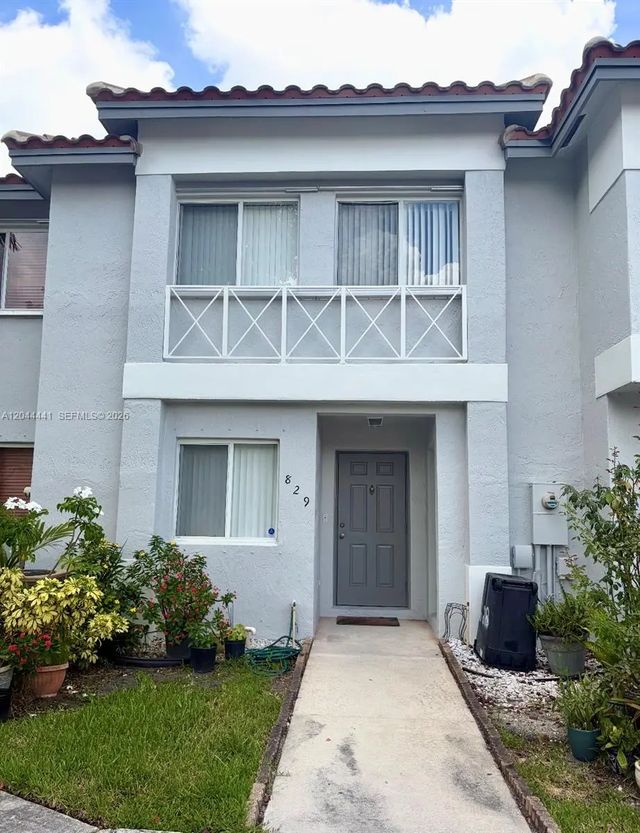 829 Nw 208th Way, Pembroke Pines