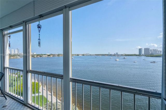 2 of 27 - 3000 Marcos Drive #p612, Aventura, FL