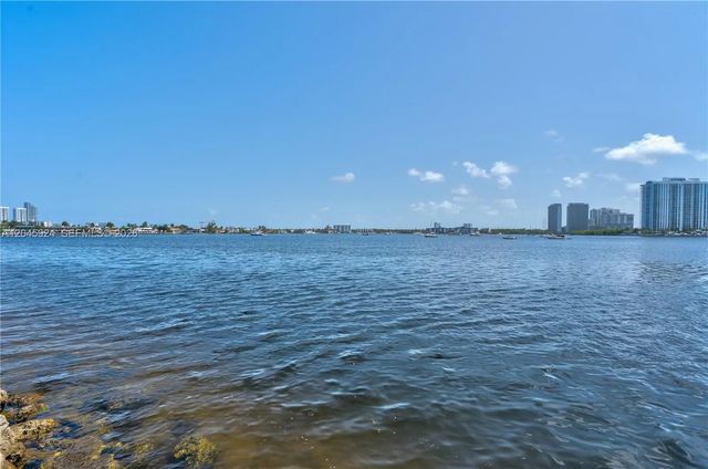 4 of 27 - 3000 Marcos Drive #p612, Aventura, FL