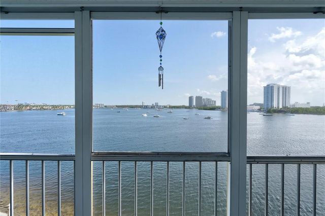5 of 27 - 3000 Marcos Drive #p612, Aventura, FL