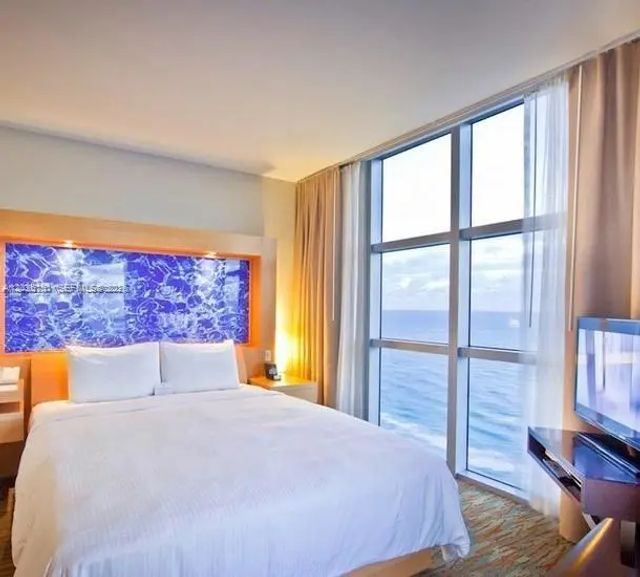 5 of 11 - 18683 Collins Avenue #607, Sunny Isles Beach, FL