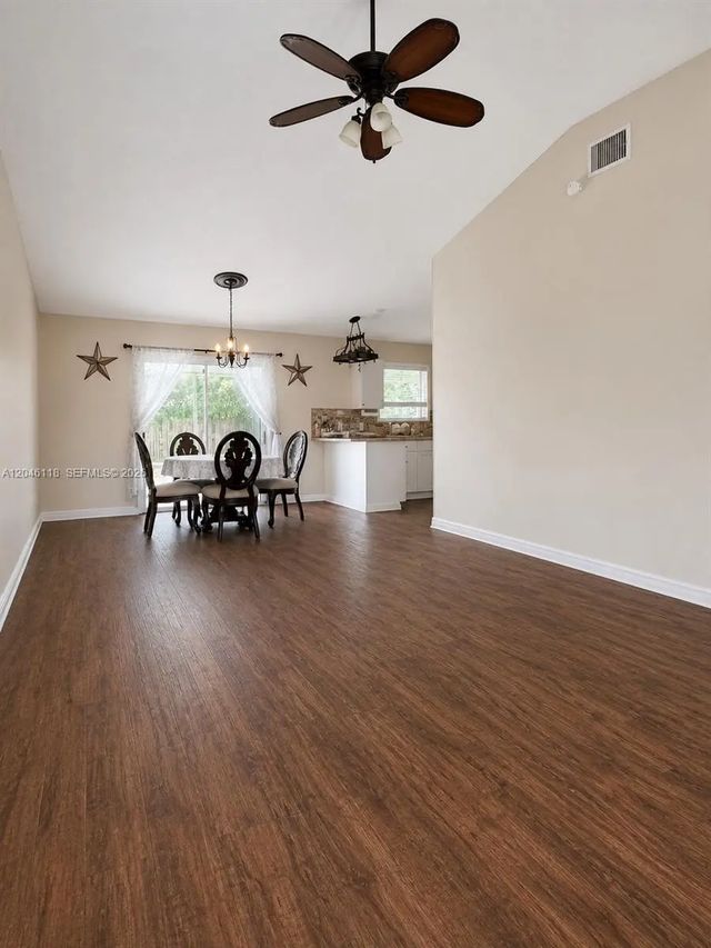 4 of 21 - 5411 Nw Consumer Avenue, Port St. Lucie, FL