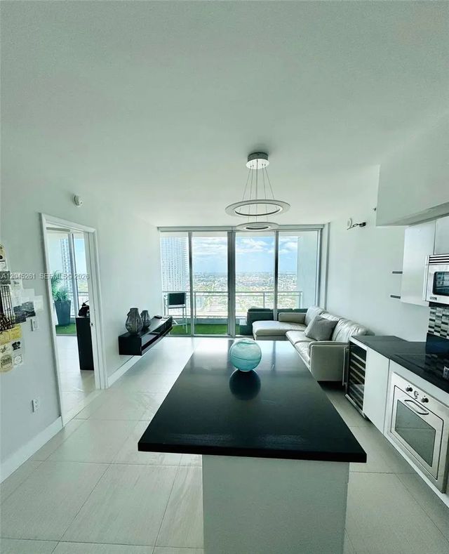 4 of 21 - 92 Sw 3rd Street #3608, Miami, FL