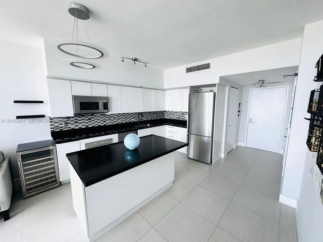5 of 21 - 92 Sw 3rd Street #3608, Miami, FL