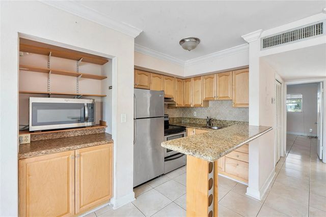 2 of 11 - 4050 Ne 12th Terrace #39-2, Oakland Park, FL