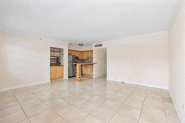 4 of 11 - 4050 Ne 12th Terrace #39-2, Oakland Park, FL