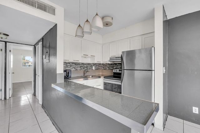 3 of 12 - 4050 Ne 12th Terrace #38, Oakland Park, FL
