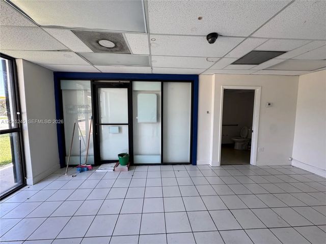 2 of 4 - 90 Nw 79th Avenue, Miami, FL