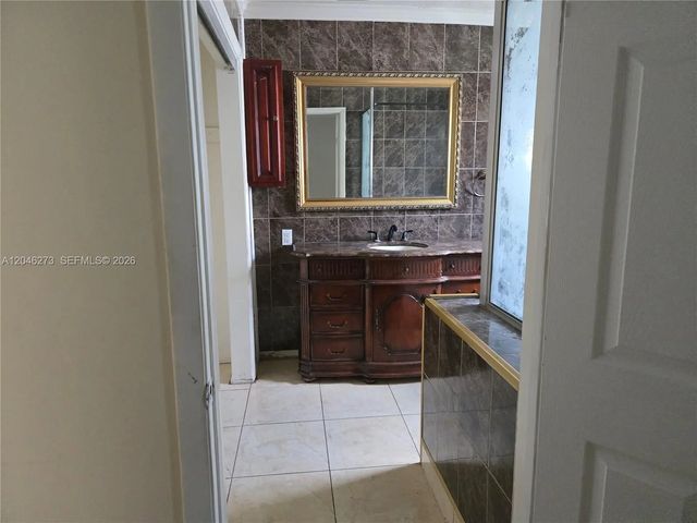 4 of 10 - 4205 Nw 52nd Avenue, Lauderdale Lakes, FL