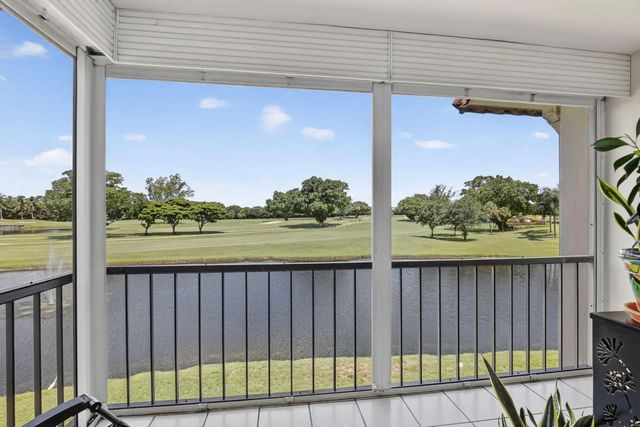 9923 S Hollybrook Lake Drive #305, Pembroke Pines