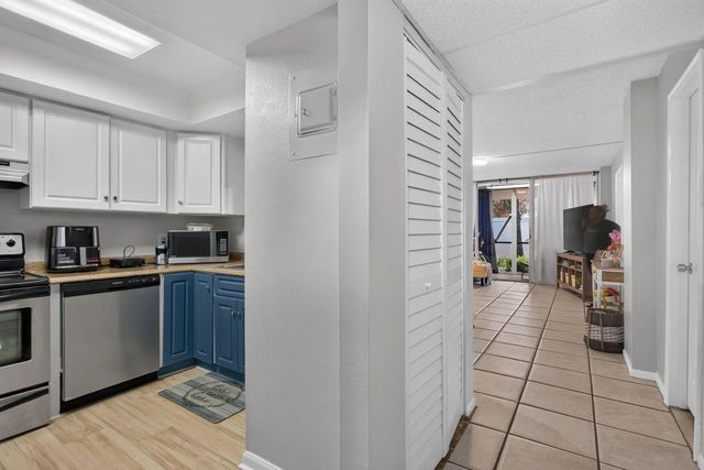 3 of 31 - 118 Royal Pk Drive #1f, Oakland Park, FL