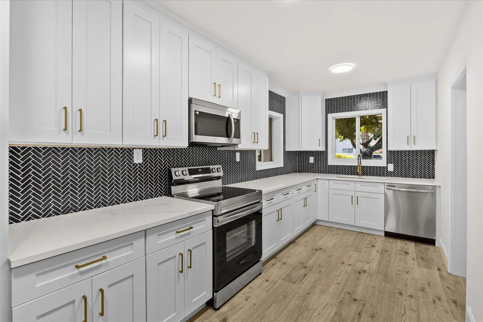 800 Se 13th Court, Deerfield Beach