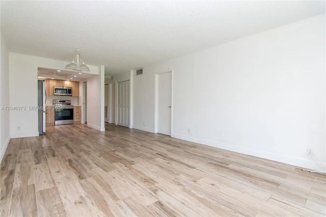 4 of 20 - 8900 Washington Boulevard #117, Pembroke Pines, FL