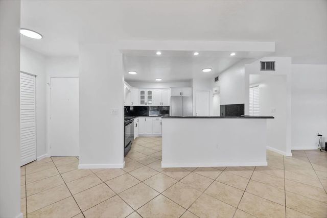 3 of 32 - 740 Ne 199th Street #205g, Miami, FL