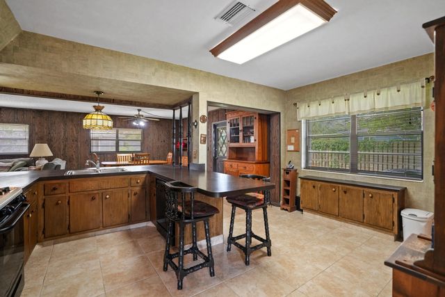 5 of 37 - 3358 Sw 16th Court Sw, Fort Lauderdale, FL