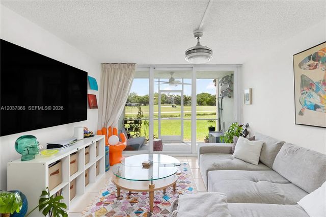 9495 Evergreen Place #103, Davie