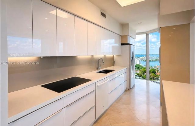 3 of 18 - 4775 Collins Avenue #2407, Miami Beach, FL