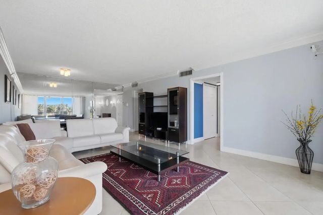 5 of 24 - 3001 S Palm Aire Drive #206, Pompano Beach, FL