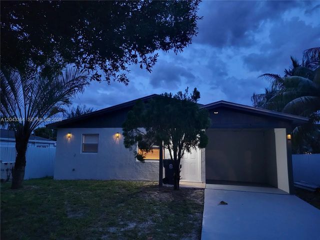 3 of 14 - 96 Caroline Drive, West Palm Beach, FL