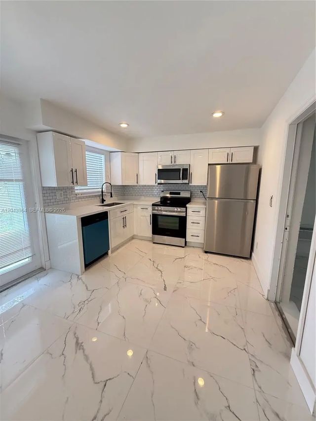 5 of 14 - 96 Caroline Drive, West Palm Beach, FL