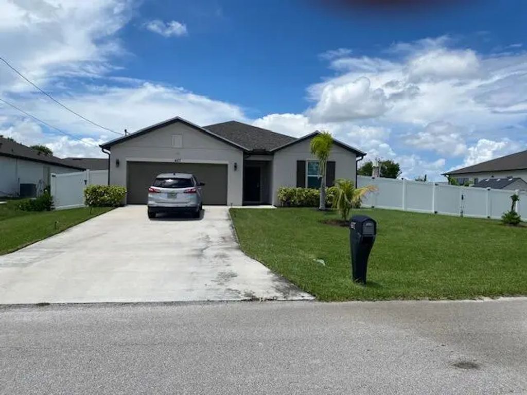467 Sw Jeanne Avenue, Port St. Lucie
