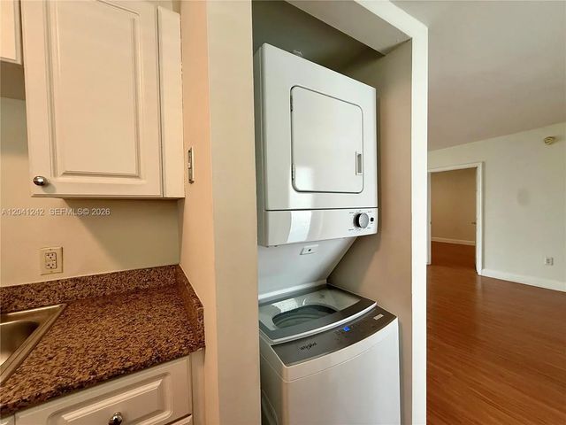 4 of 21 - 7800 Collins Avenue #407, Miami Beach, FL