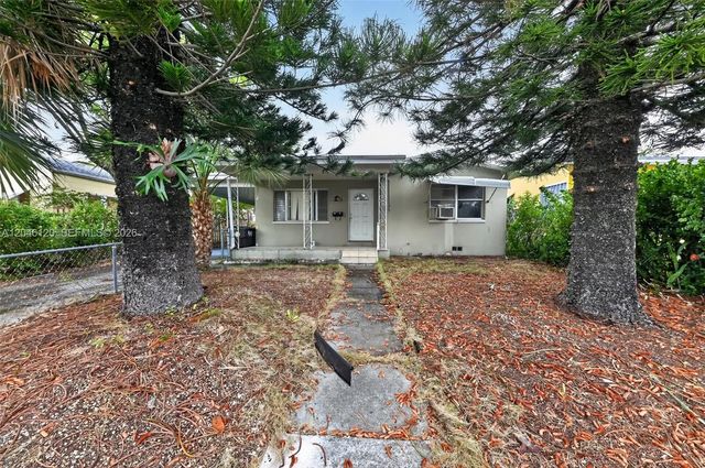 2 of 18 - 914 N K Street, Lake Worth, FL