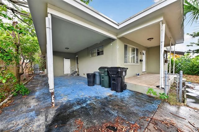 3 of 18 - 914 N K Street, Lake Worth, FL