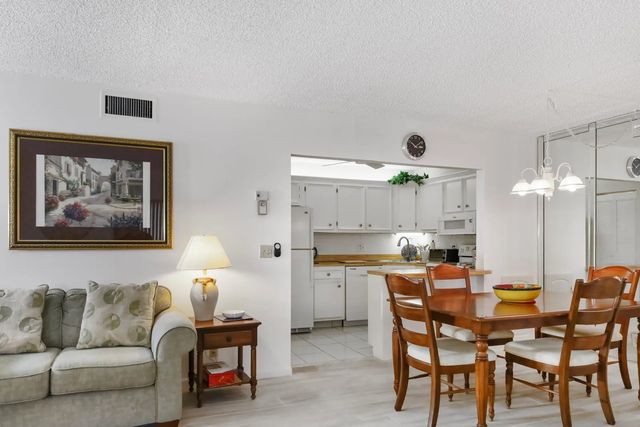 3 of 25 - 106 Lake Pine Circle #c-1, Greenacres, FL