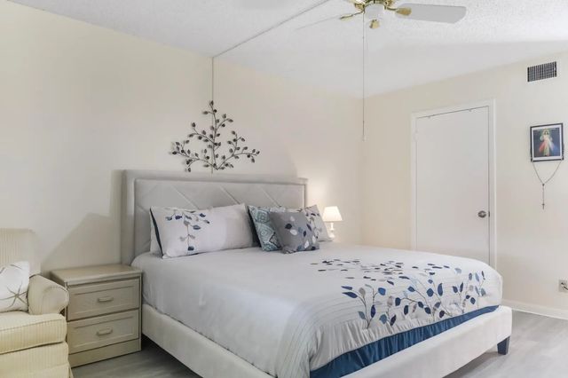5 of 25 - 106 Lake Pine Circle #c-1, Greenacres, FL