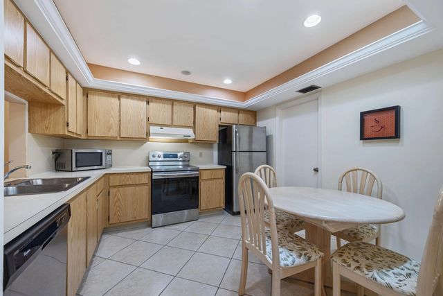 3 of 24 - 9 Ridge Pointe Drive #d, Boynton Beach, FL