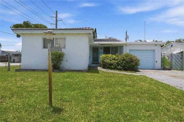 2 of 25 - 2300 N 57th Terrace, Hollywood, FL