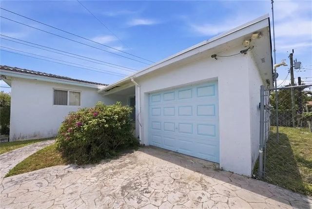 3 of 25 - 2300 N 57th Terrace, Hollywood, FL