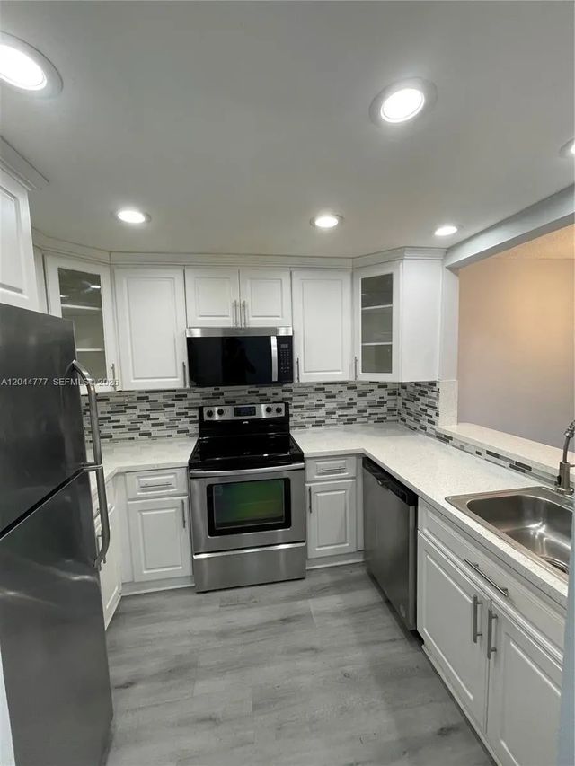 3 of 17 - 13685 Ne 10th Avenue #301, North Miami, FL