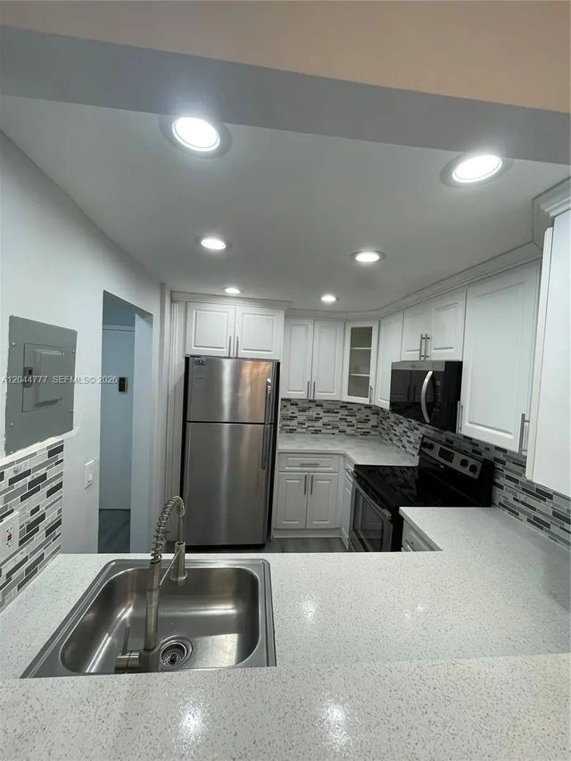 5 of 17 - 13685 Ne 10th Avenue #301, North Miami, FL