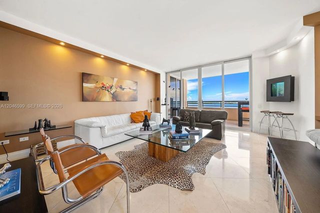 5 of 17 - 808 Brickell Key Drive #1808, Miami, FL