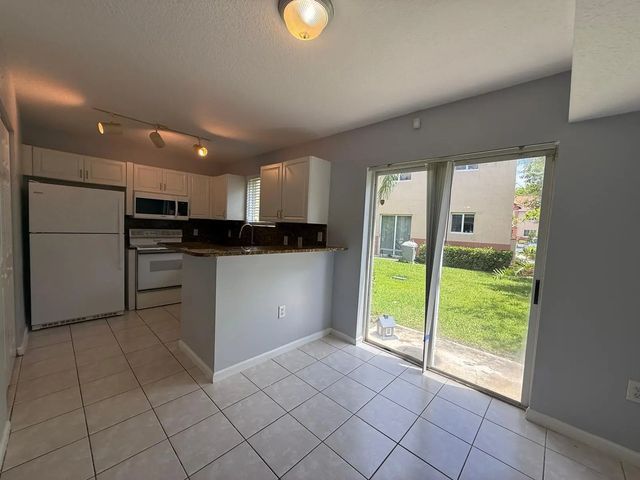 5 of 13 - 3481 Briar Bay Boulevard #101, West Palm Beach, FL