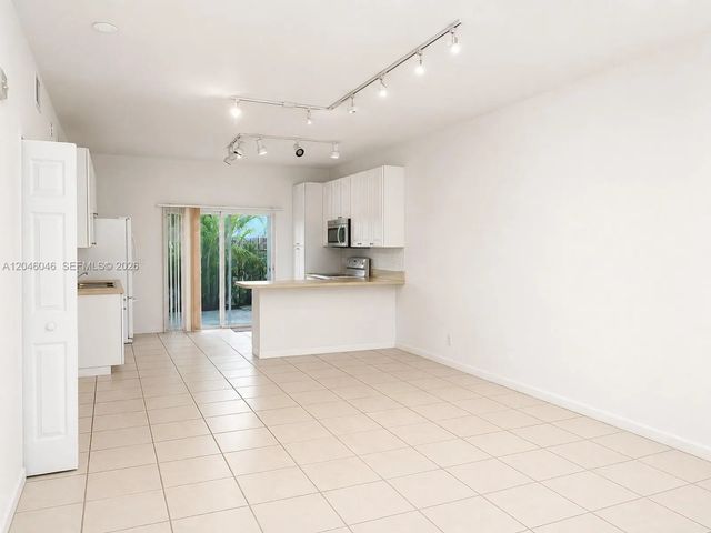 3 of 17 - 4950 Washington Street #12-4, Hollywood, FL