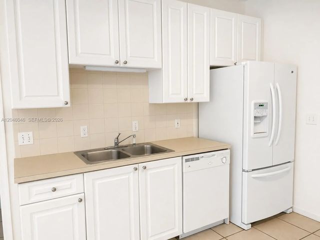 4 of 17 - 4950 Washington Street #12-4, Hollywood, FL