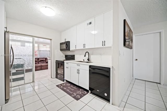 5 of 28 - 7817 W 36th Avenue #101, Hialeah, FL