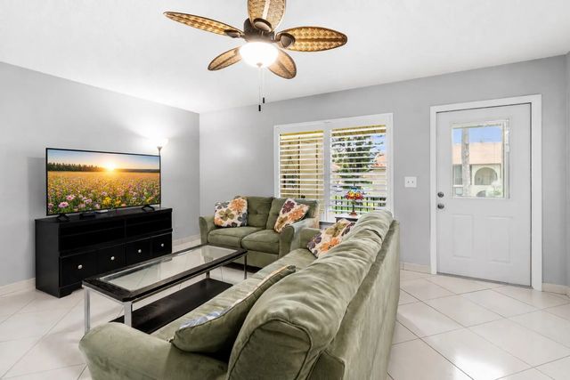 2 of 18 - 317 Knotty Pine Circle #d-2, Greenacres, FL
