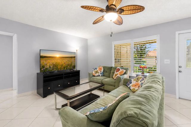 3 of 18 - 317 Knotty Pine Circle #d-2, Greenacres, FL