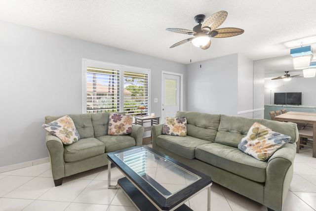 4 of 18 - 317 Knotty Pine Circle #d-2, Greenacres, FL