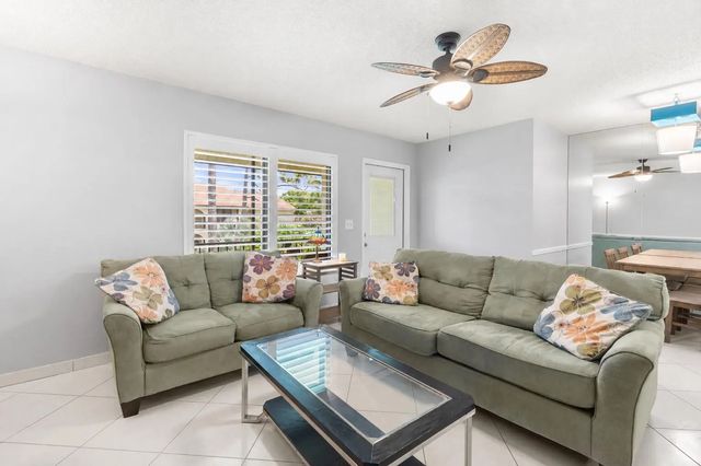 5 of 18 - 317 Knotty Pine Circle #d-2, Greenacres, FL