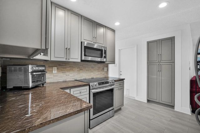 4 of 33 - 1050 Nw 73rd Terrace, Margate, FL