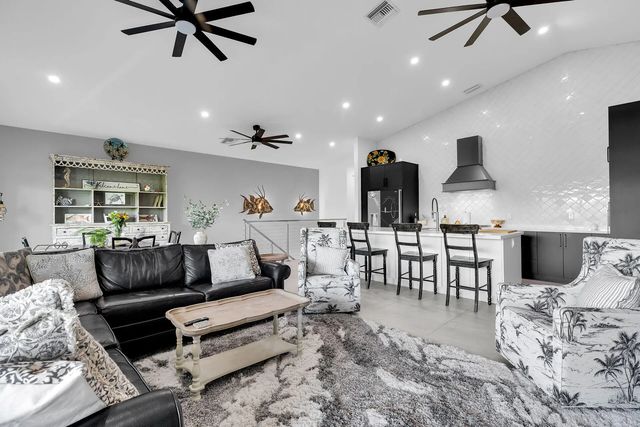 3 of 13 - 239 W Seaview Drive, Duck Key, FL
