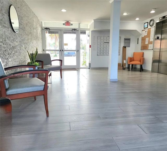 2 of 10 - 211 S Ocean Drive #501, Hollywood, FL