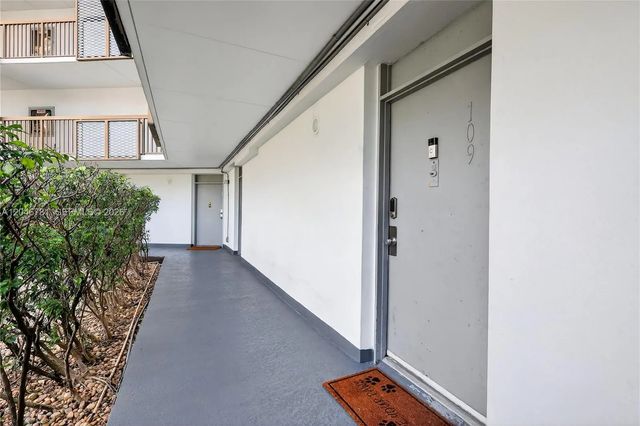 3 of 34 - 3401 N Country Club Drive #109, Aventura, FL