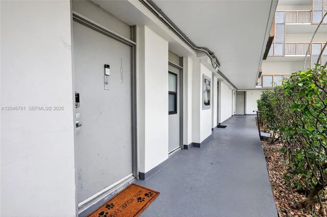 4 of 34 - 3401 N Country Club Drive #109, Aventura, FL