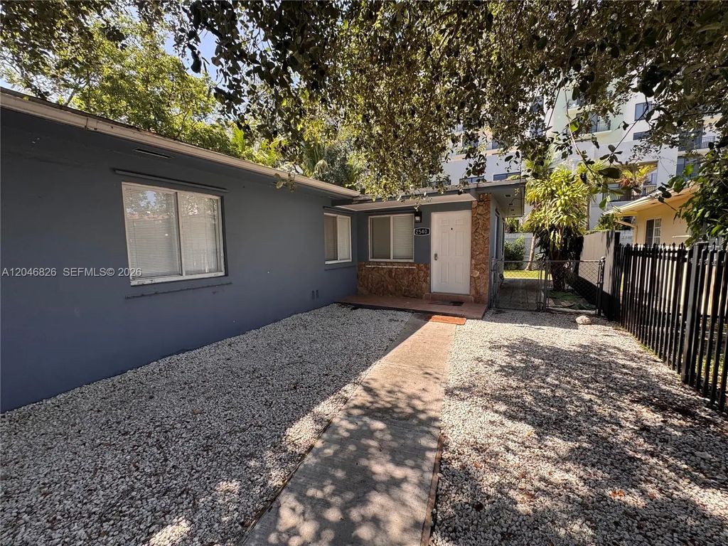 2540 Ne 181st Street #2542, North Miami Beach